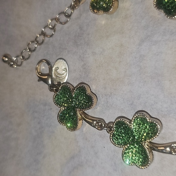Sparkling Stamped Shamrock Bracelet 🍀 - Picture 2 of 4